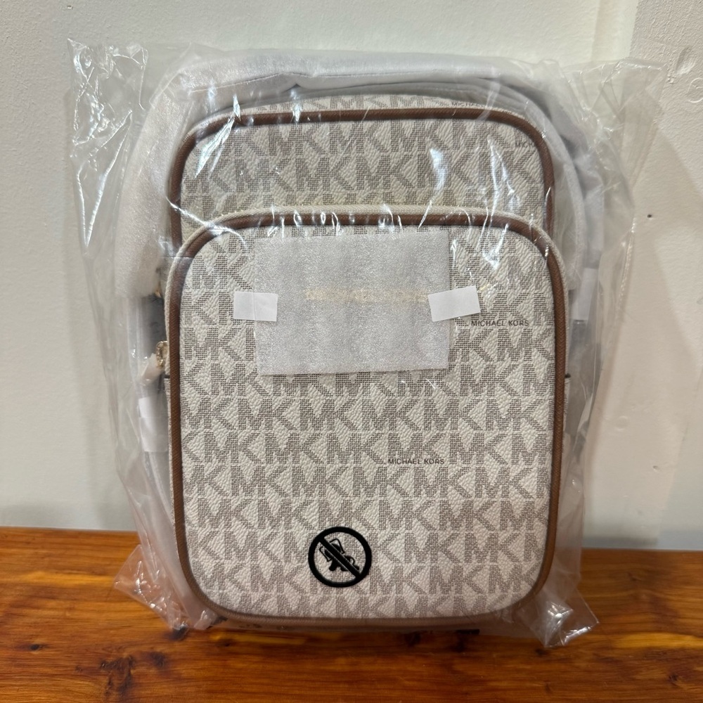 NEW Sealed Michael Kors Jet Set Travel Crossbody in Vanilla